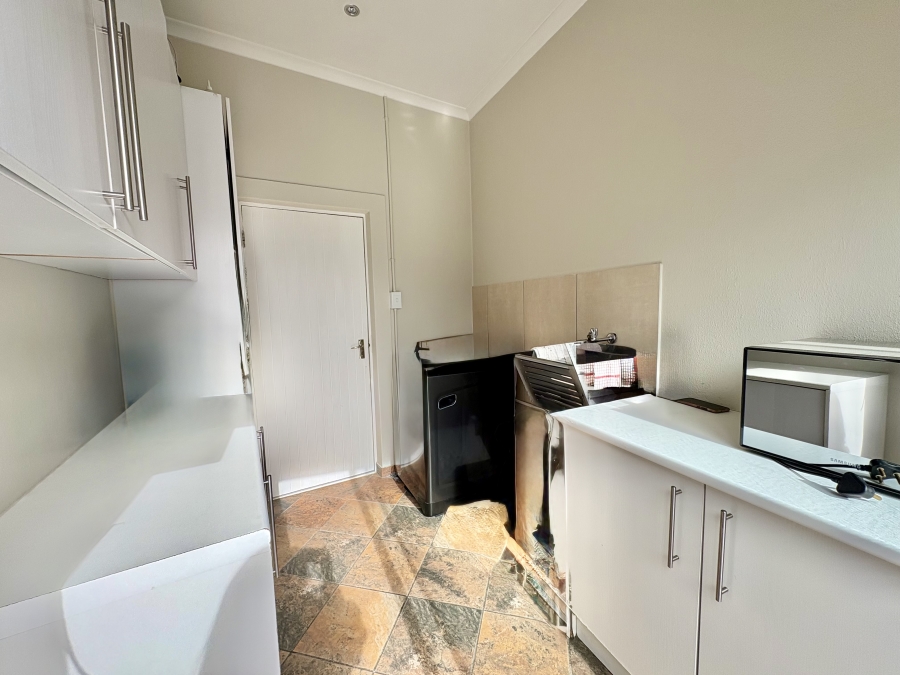 5 Bedroom Property for Sale in Parklands North Western Cape